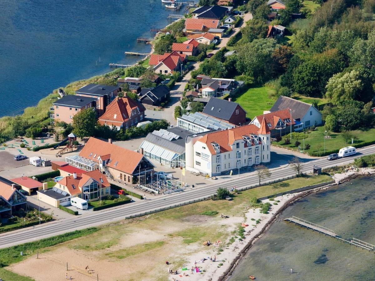 6 Person Holiday Home On A Holiday Park In Hejls Екстериор снимка