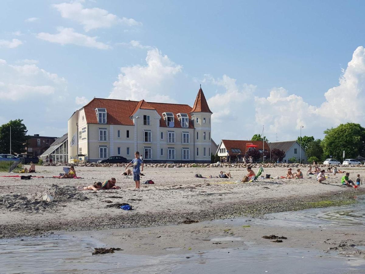6 Person Holiday Home On A Holiday Park In Hejls Екстериор снимка